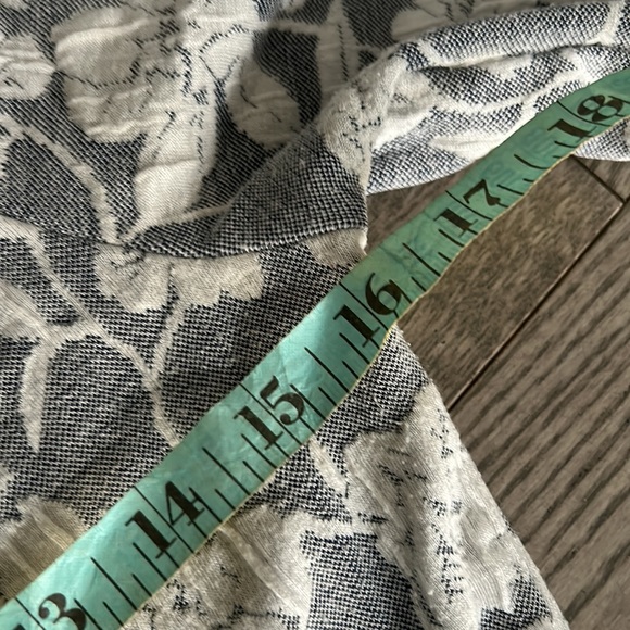 Beautiful dress by Lauren Conrad 🌺🍀🌺 - Picture 4 of 12